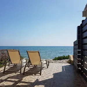  Holiday home Beach House At Seafront